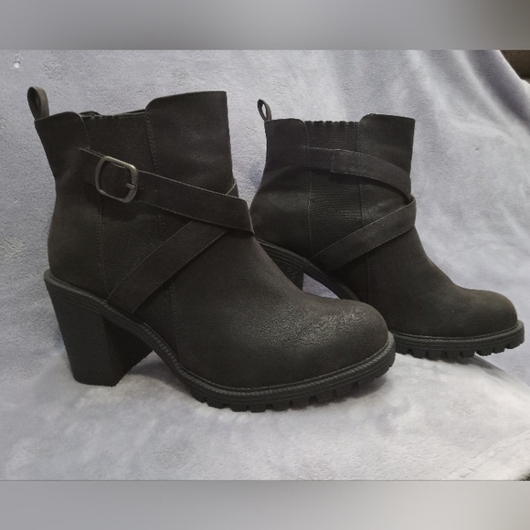 Torrid Criss Cross Boots Wide Width - Picture 1 of 16